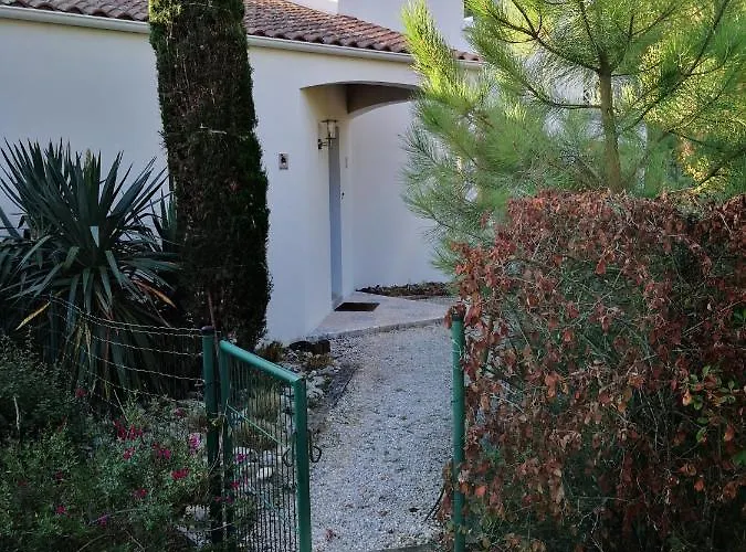 Maison Charmante A Avec Jardin Clos Nyaraló *