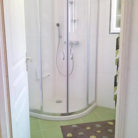 Maison Charmante A Avec Jardin Clos Сasa de vacaciones *