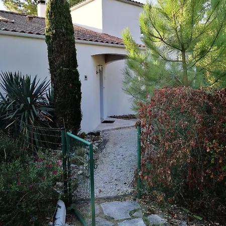 Maison Charmante A Avec Jardin Clos Сasa de vacaciones *