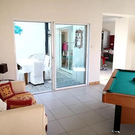 Сasa de vacaciones Maison Charmante A Avec Jardin Clos