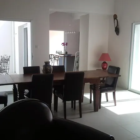 Сasa de vacaciones Maison Charmante A Avec Jardin Clos