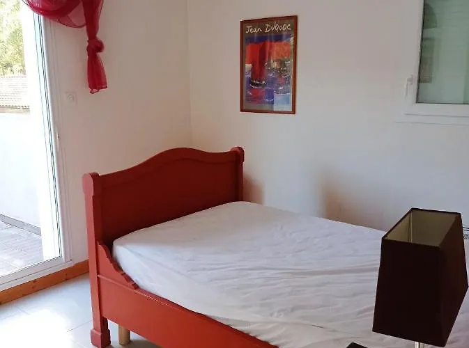 Maison De 3 A Sur A 800 M De La Avec Jardin Clos *